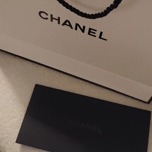 CHANEL GWP Knit Scarf with Logo - Picture 5 of 7